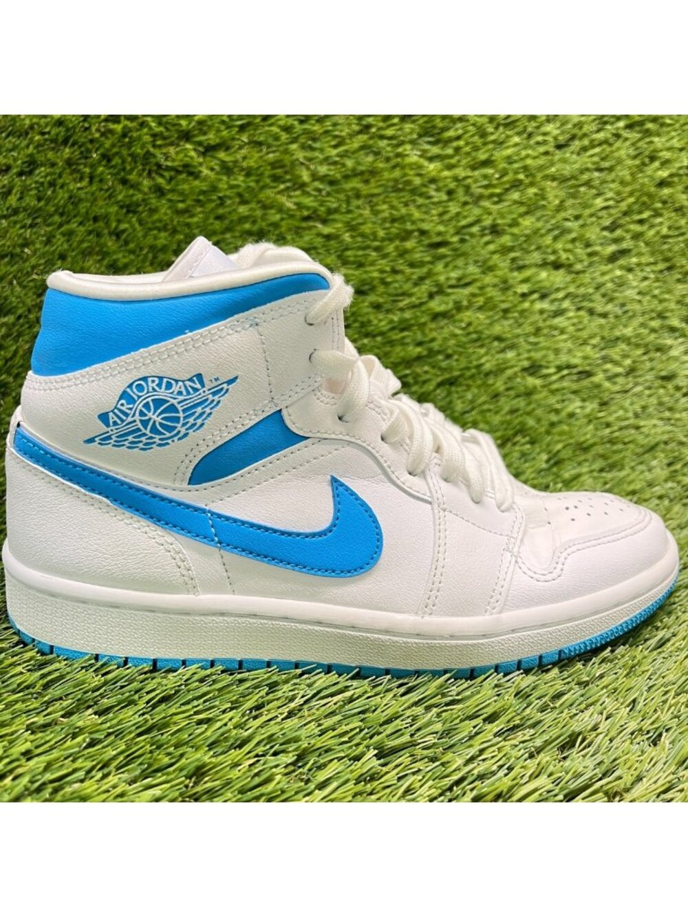 Nike Air Jordan 1 Mid Womens Size 7 White Blue Athletic Leather Shoes Sneakers
